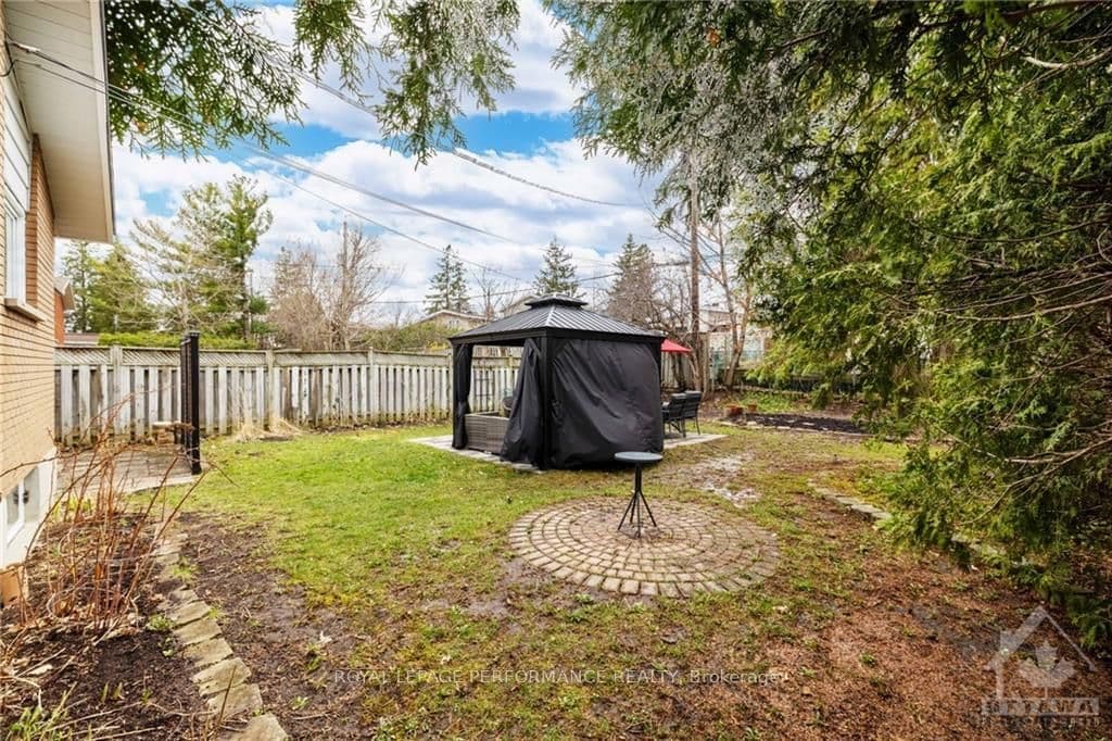 2265 FIFE Crescent photo 26