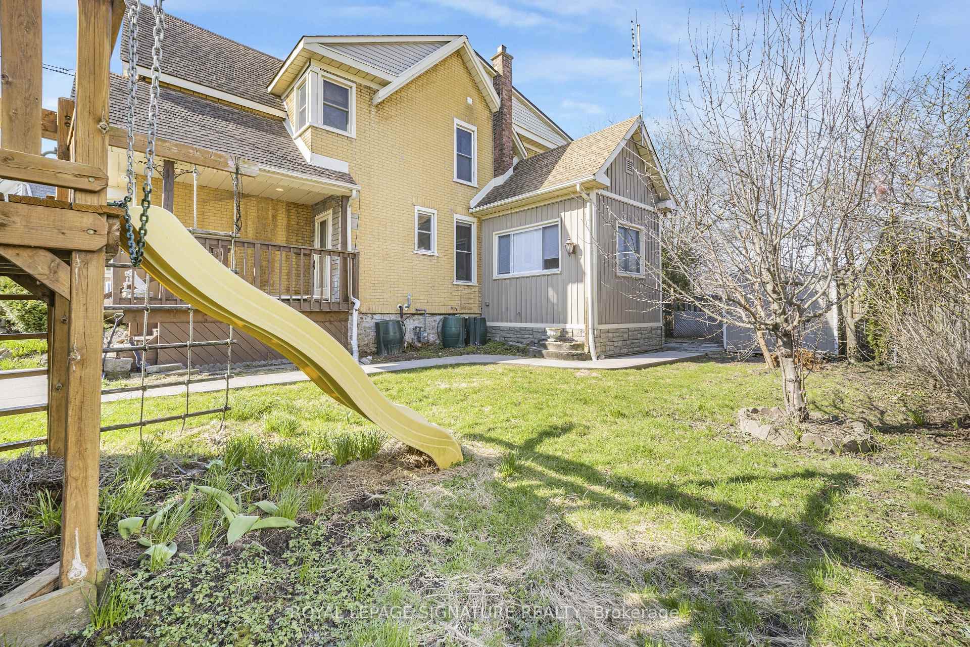 DEEP SIDE YARD TO GOOD REAR YARD