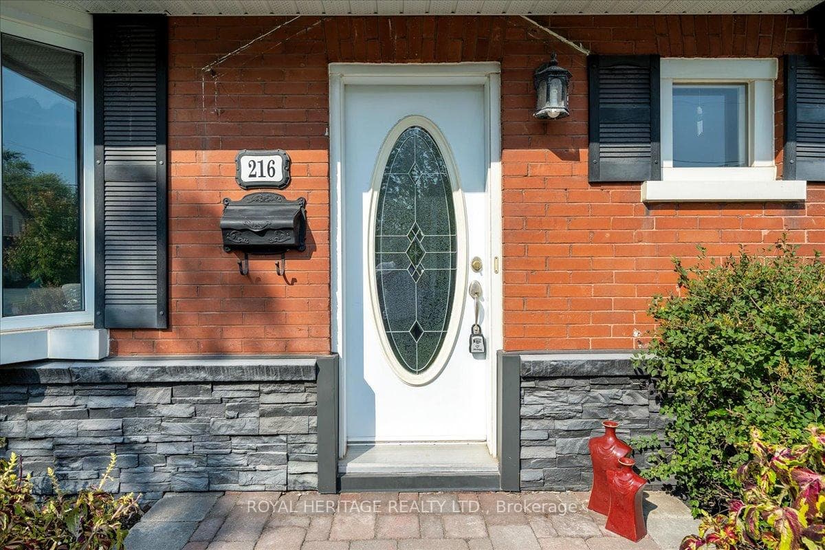 216 Gliddon Avenue photo 4