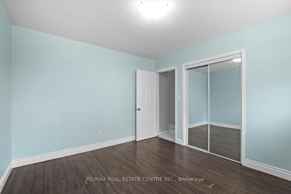 134 Victor Boulevard photo 14