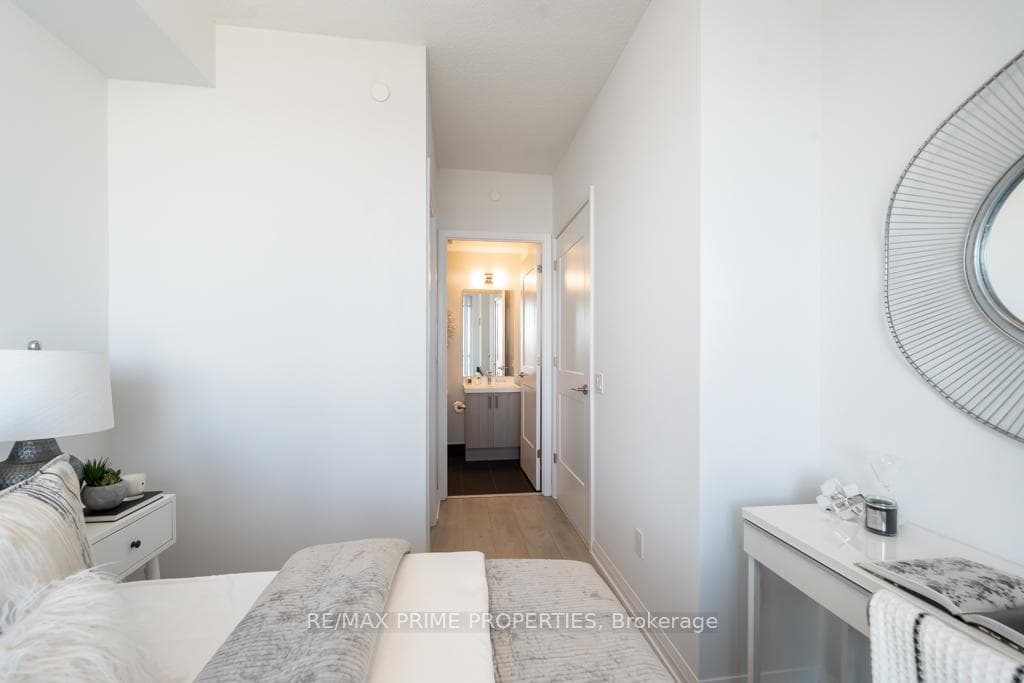 7895 Jane Street Unit 1802 photo 19