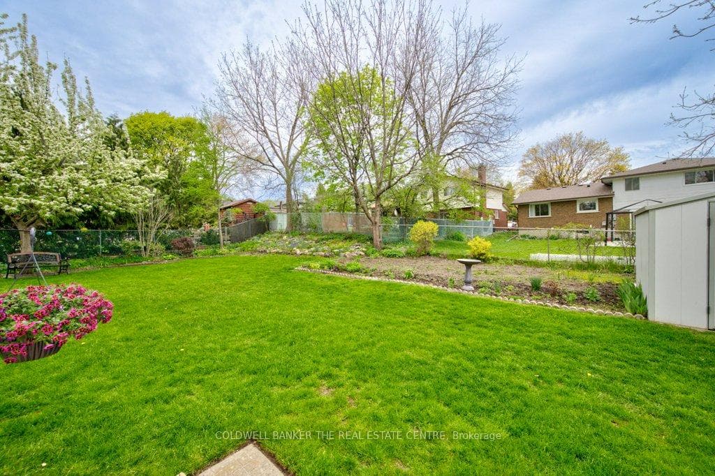 34 Westwood Crescent photo 42