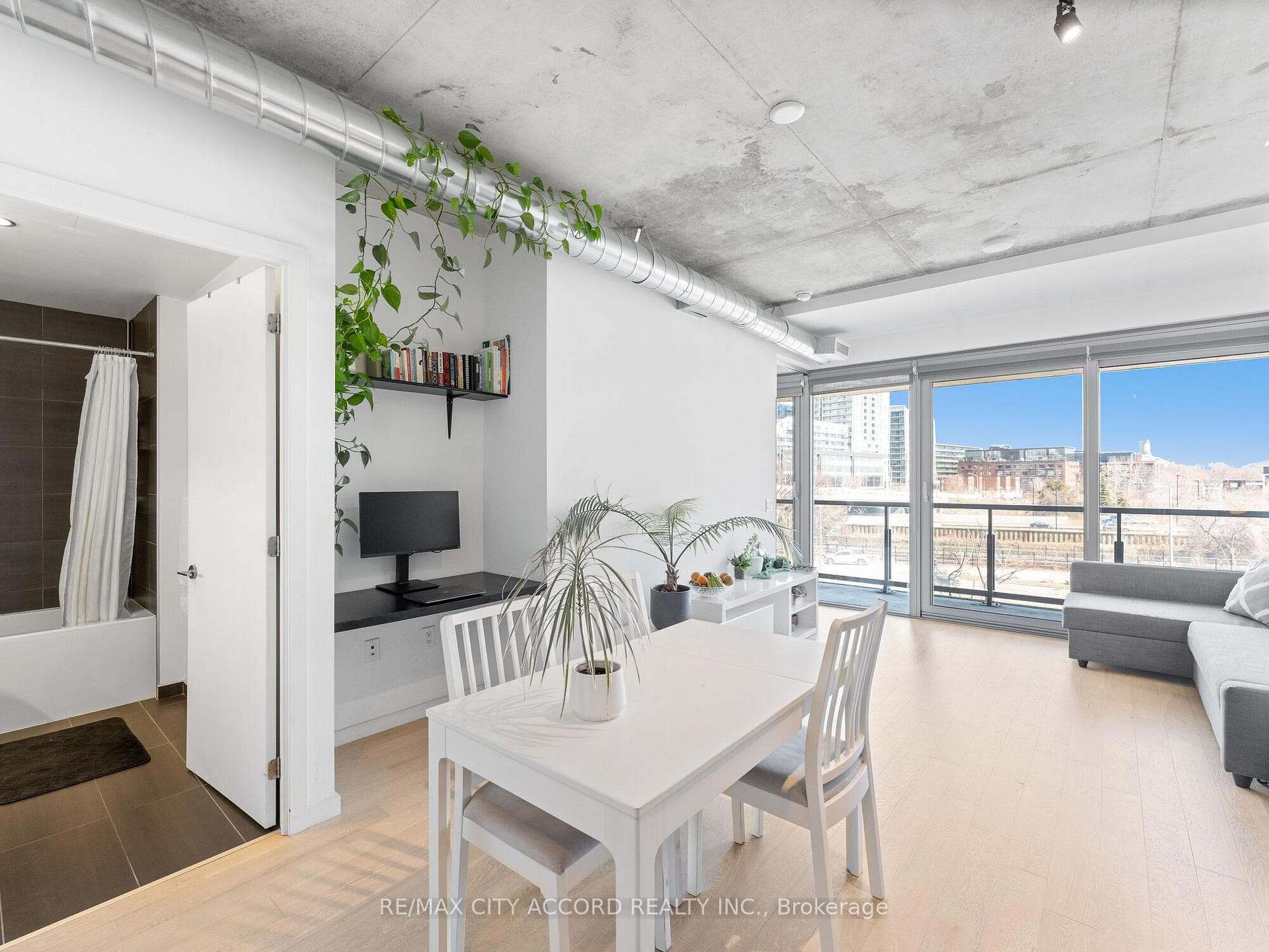 170 Bayview Avenue Unit 305 photo 5