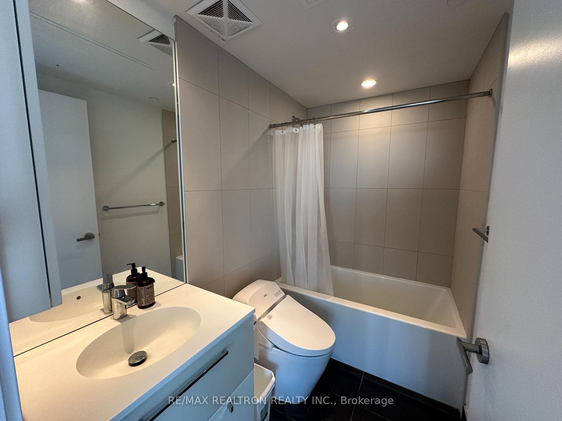 15 Grenville Street Unit 4603 photo 8