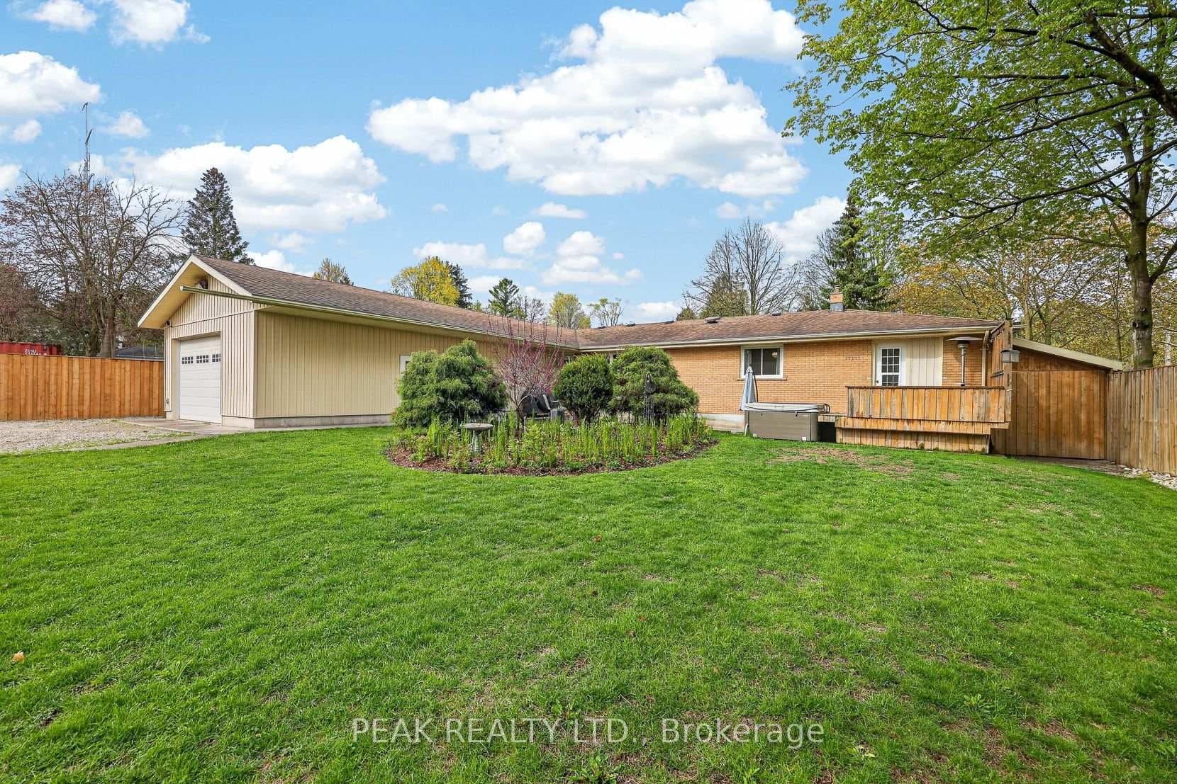 269 Robinson Street photo 11