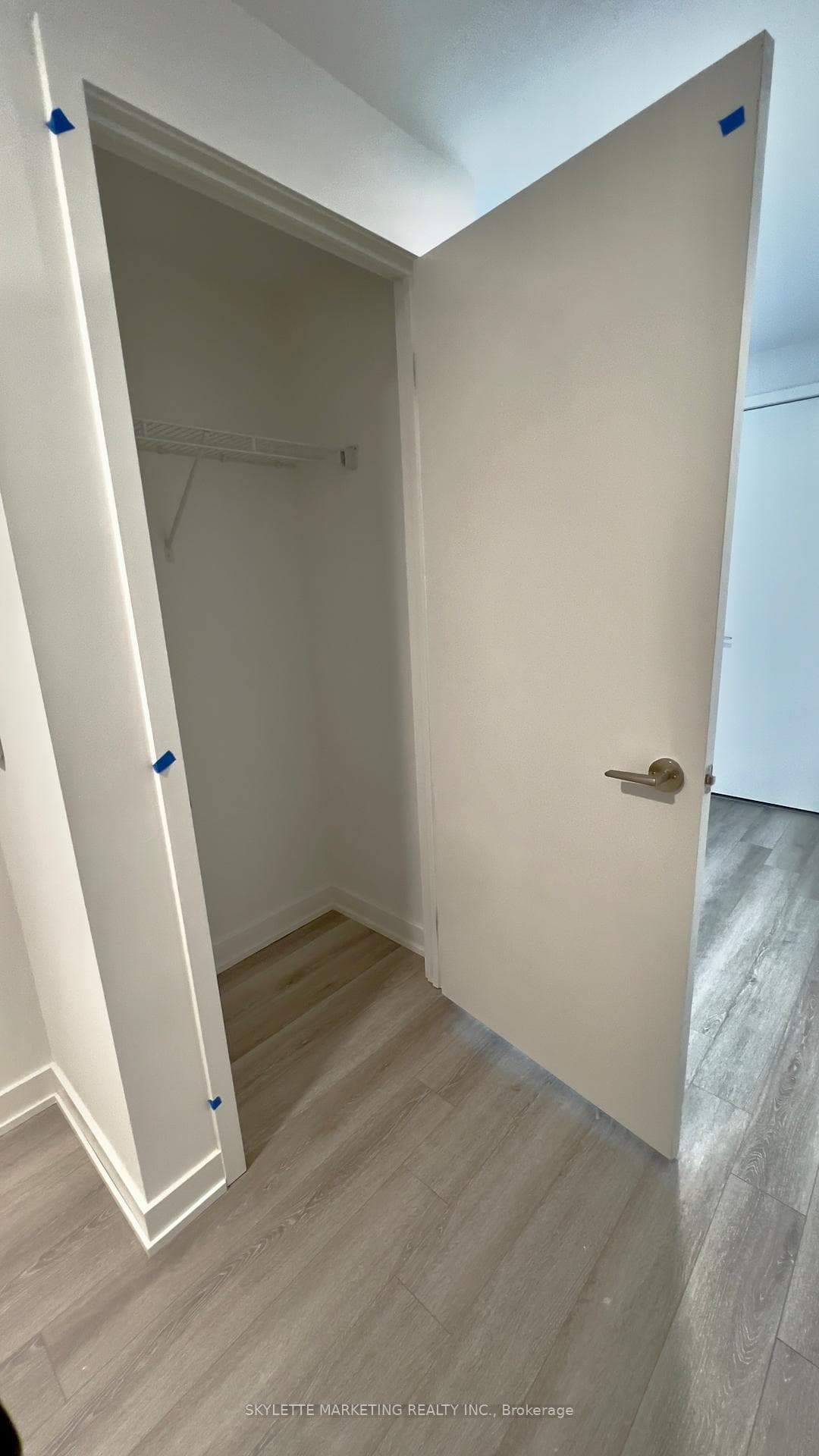 230 Simcoe Street Unit 2417 photo 27
