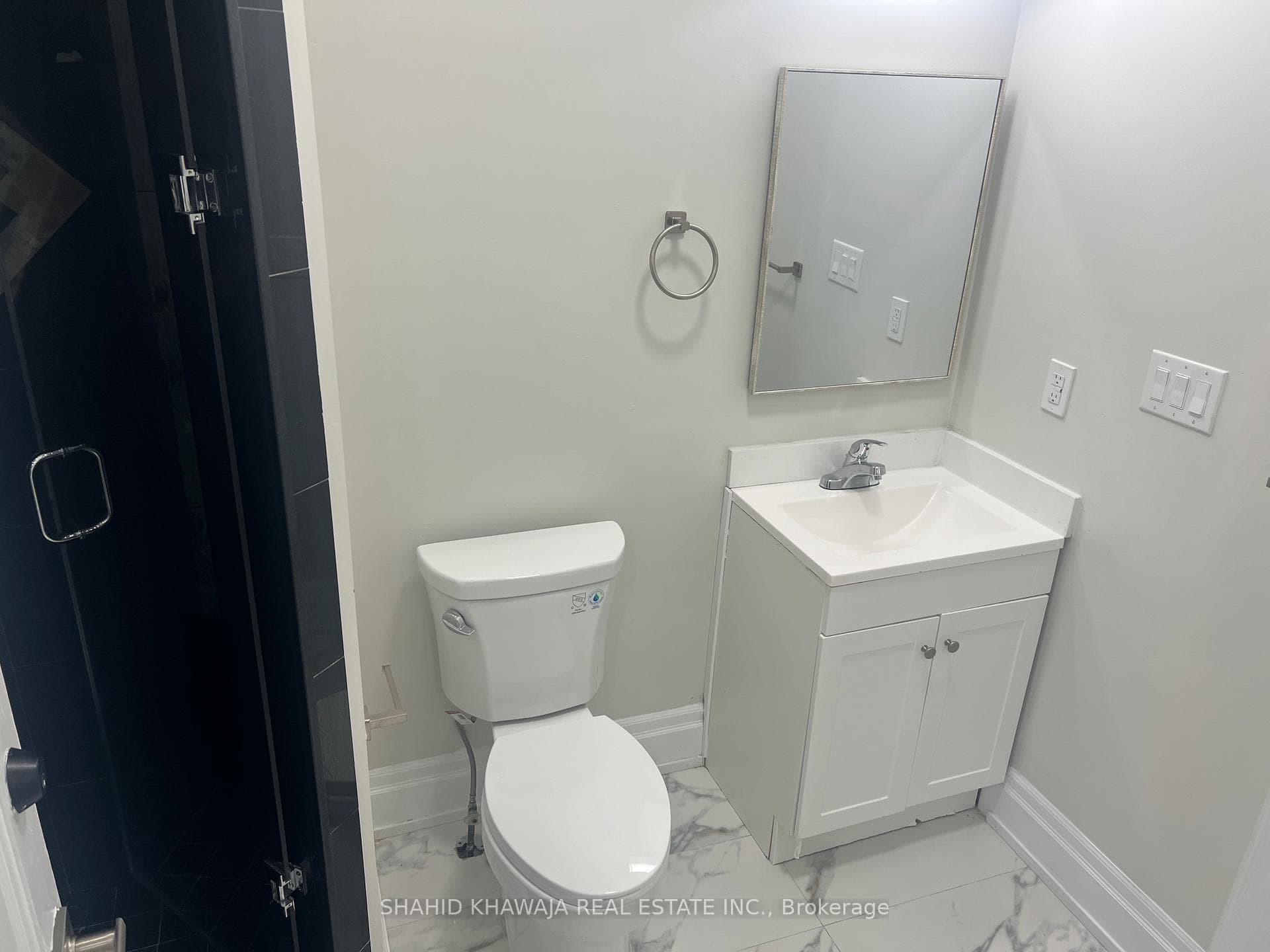 370 Queen Street Unit C photo 8