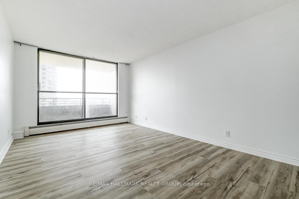515 ST LAURENT Boulevard Unit 812 photo 9