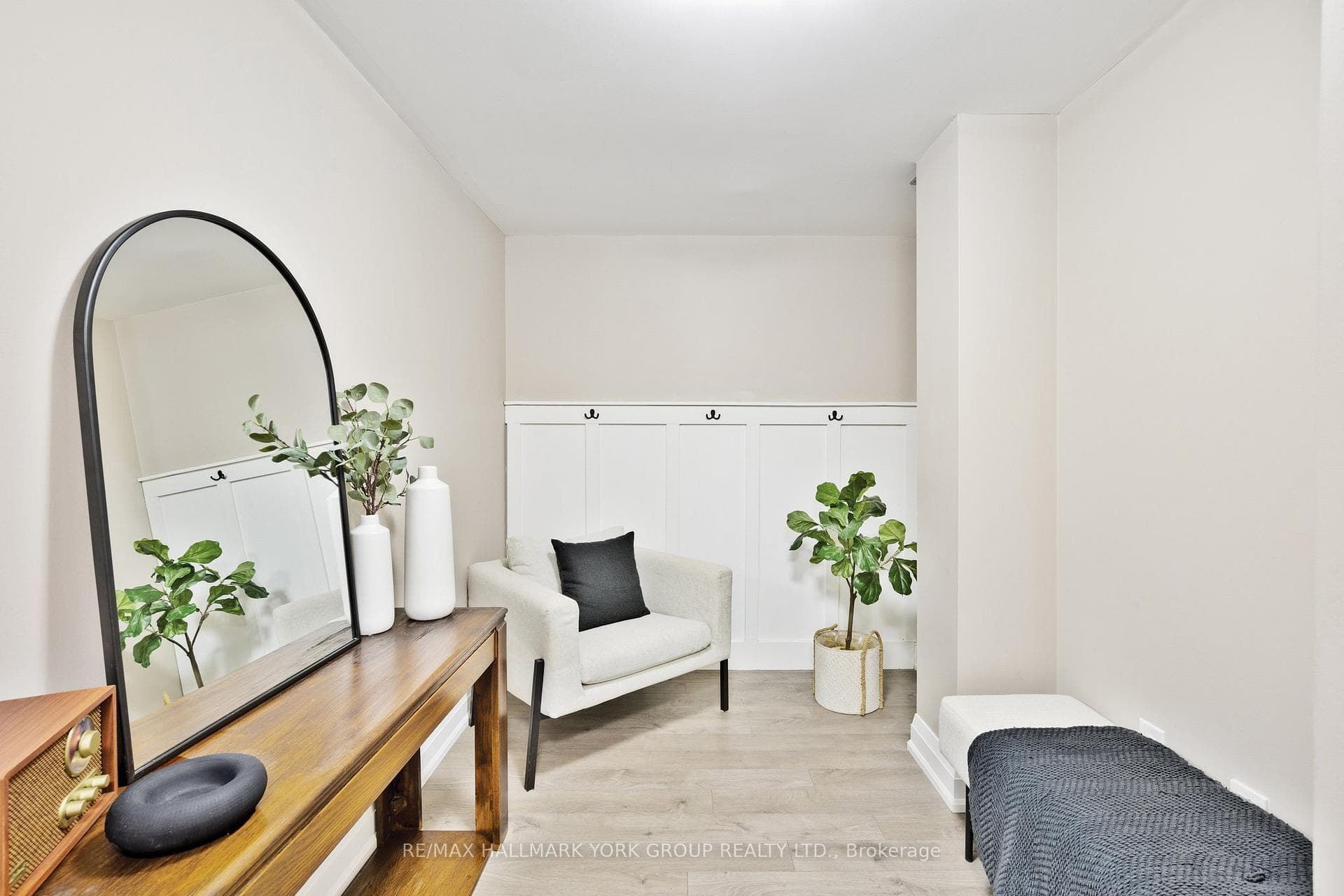 481 Rupert Avenue Unit 203 photo 6