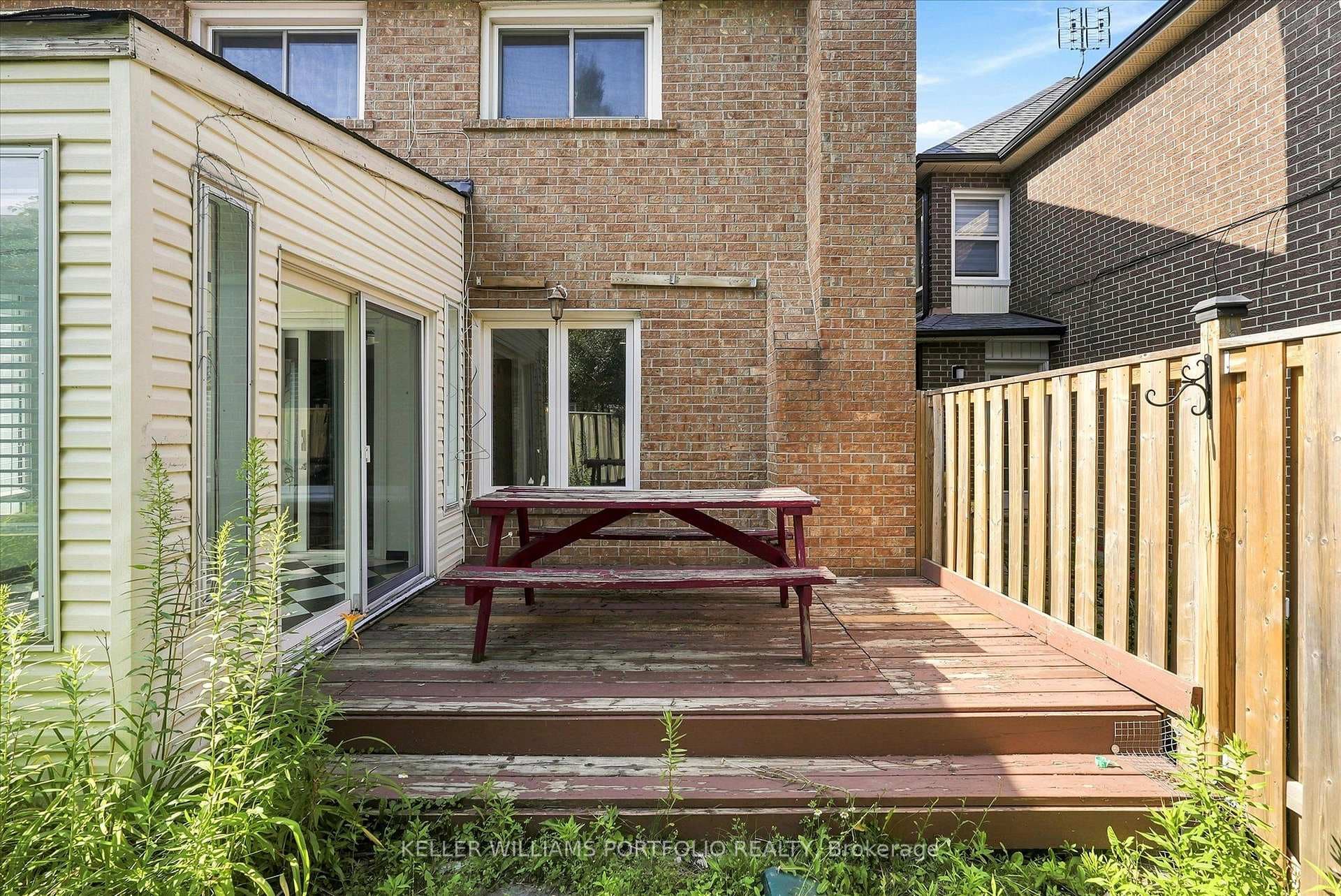 73 Jessica Gardens photo 49
