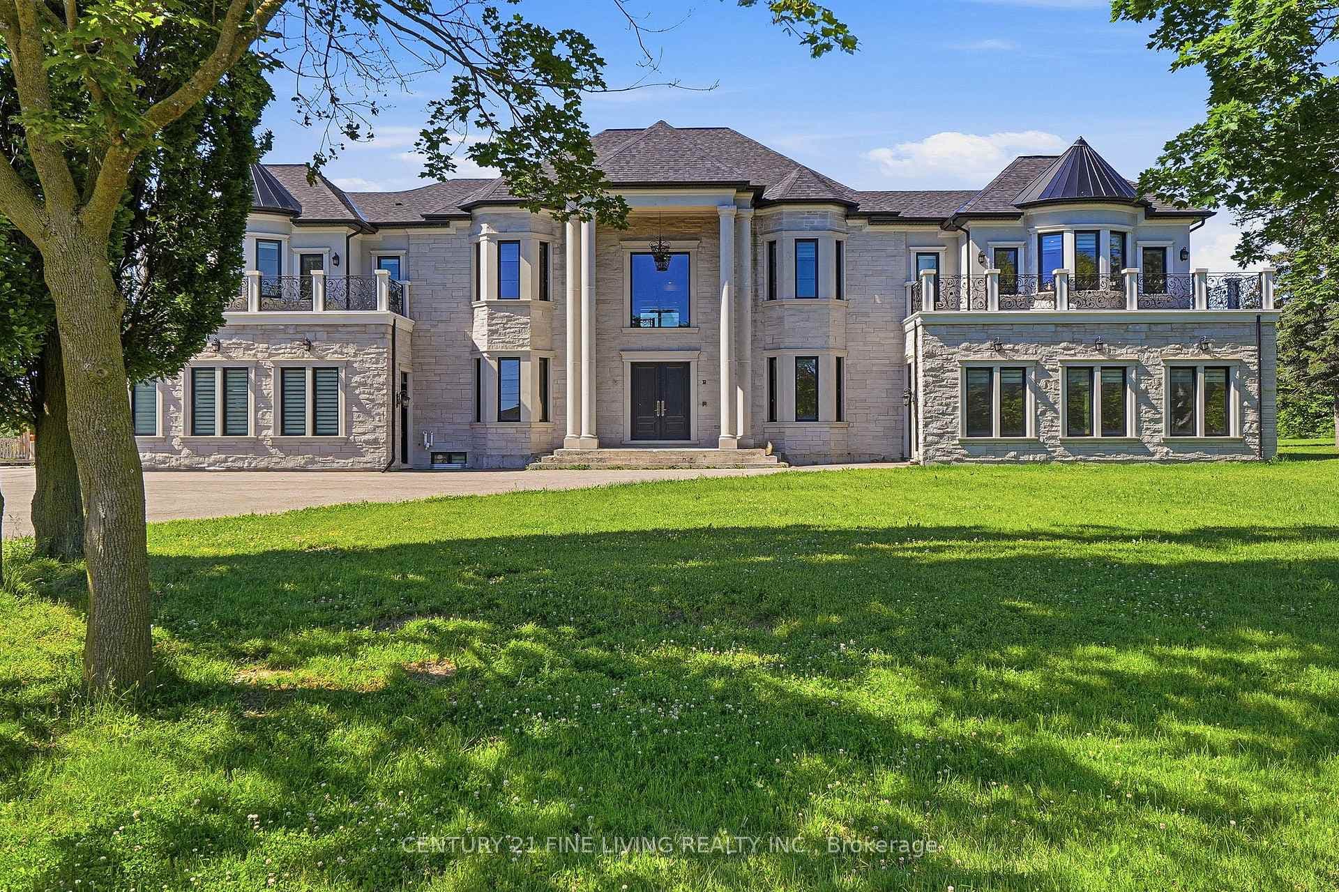 4 GRAFTON Crescent photo 1