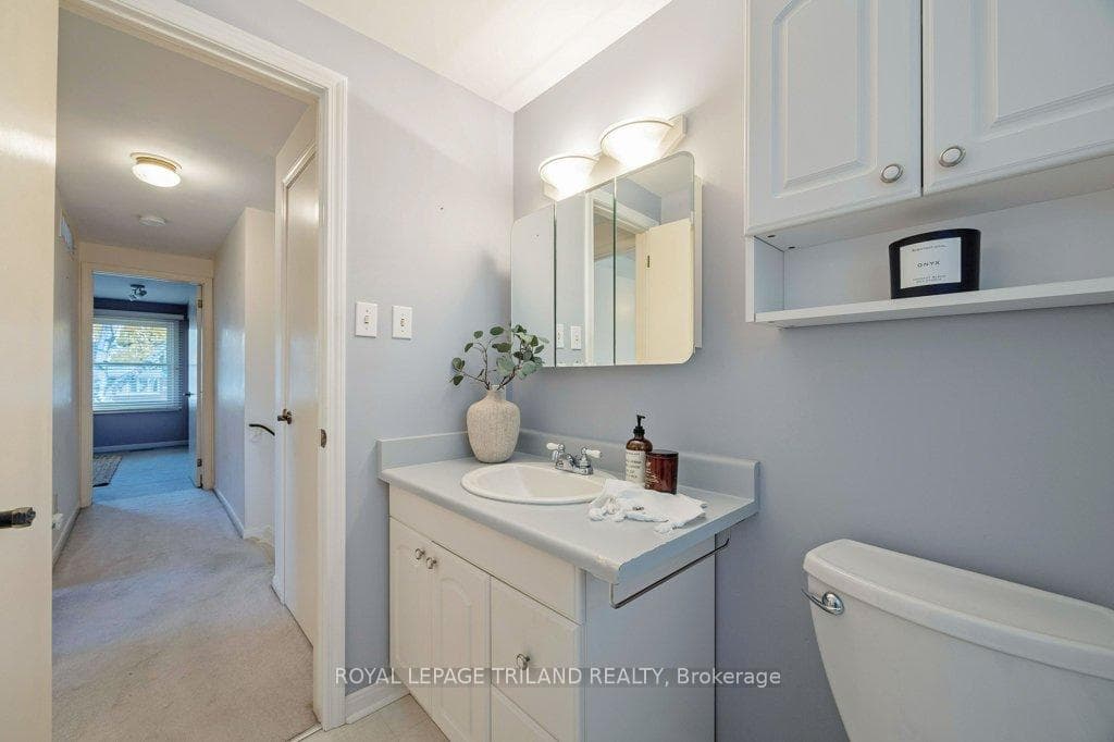1673 Aldersbrook Road photo 20