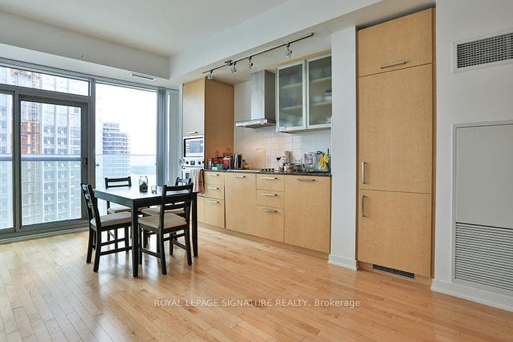 14 York Street Unit 2504 photo 4