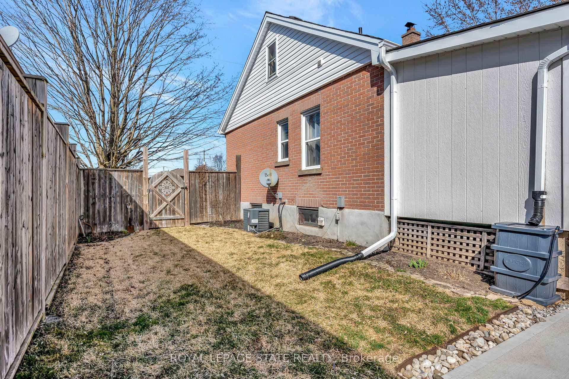Side gate entrance to rear yard