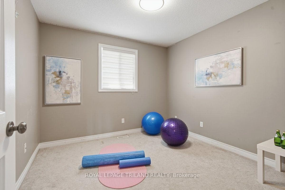 713 Thistlewood Drive photo 27
