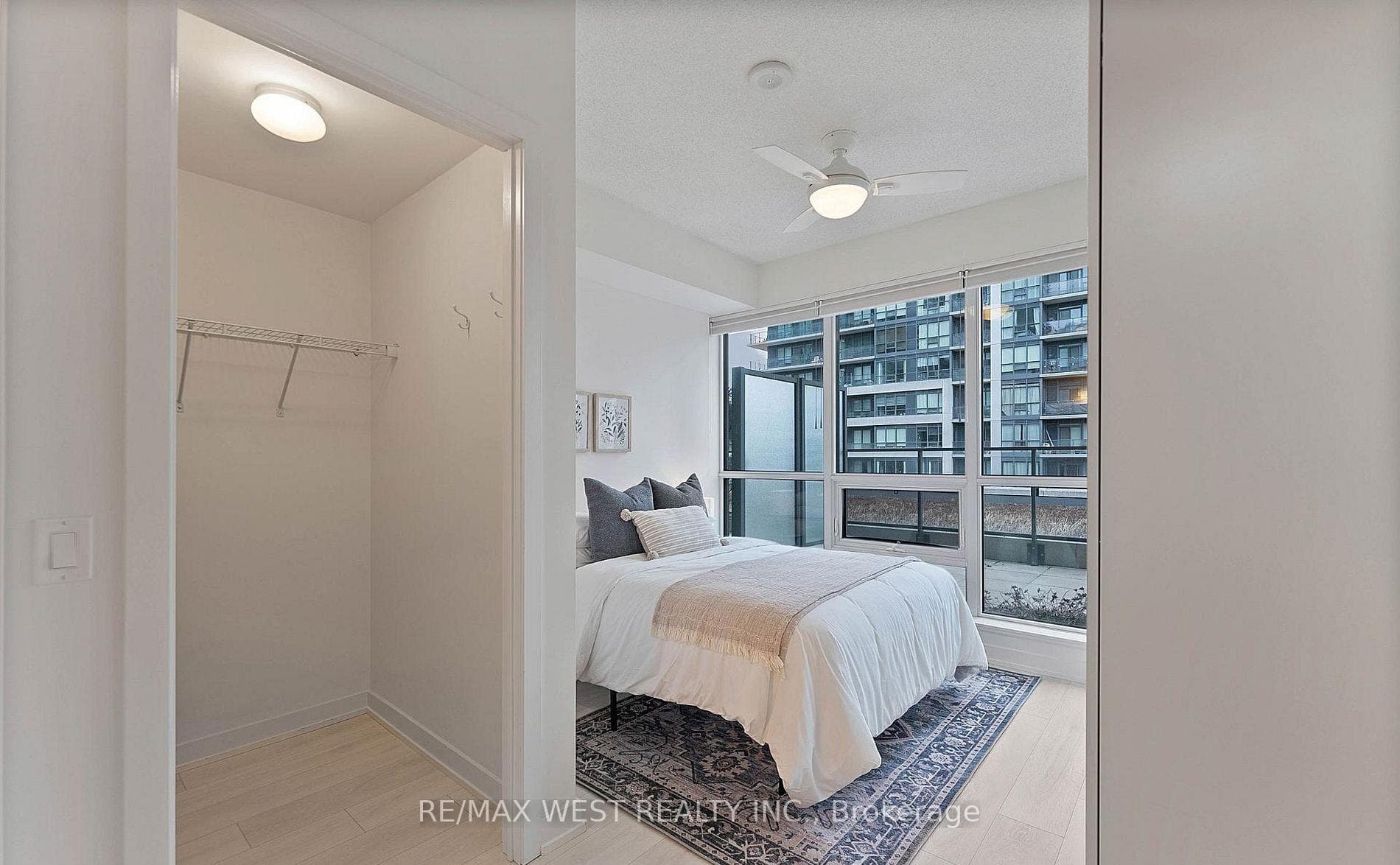 2200 Lakeshore Boulevard Unit 611 photo 20