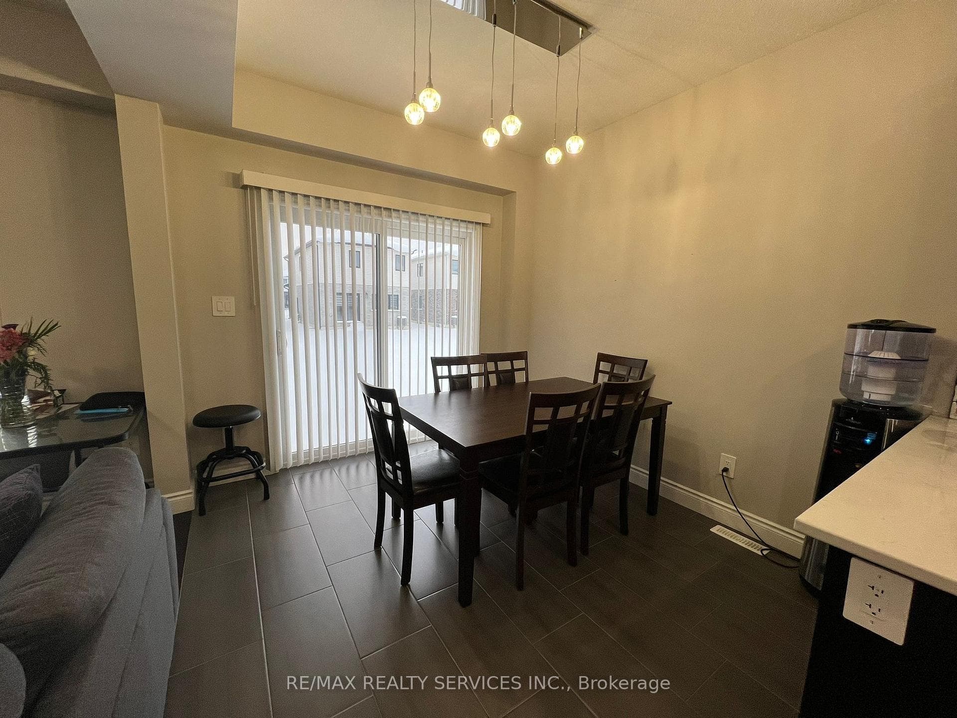 3879 Auckland Avenue photo 8