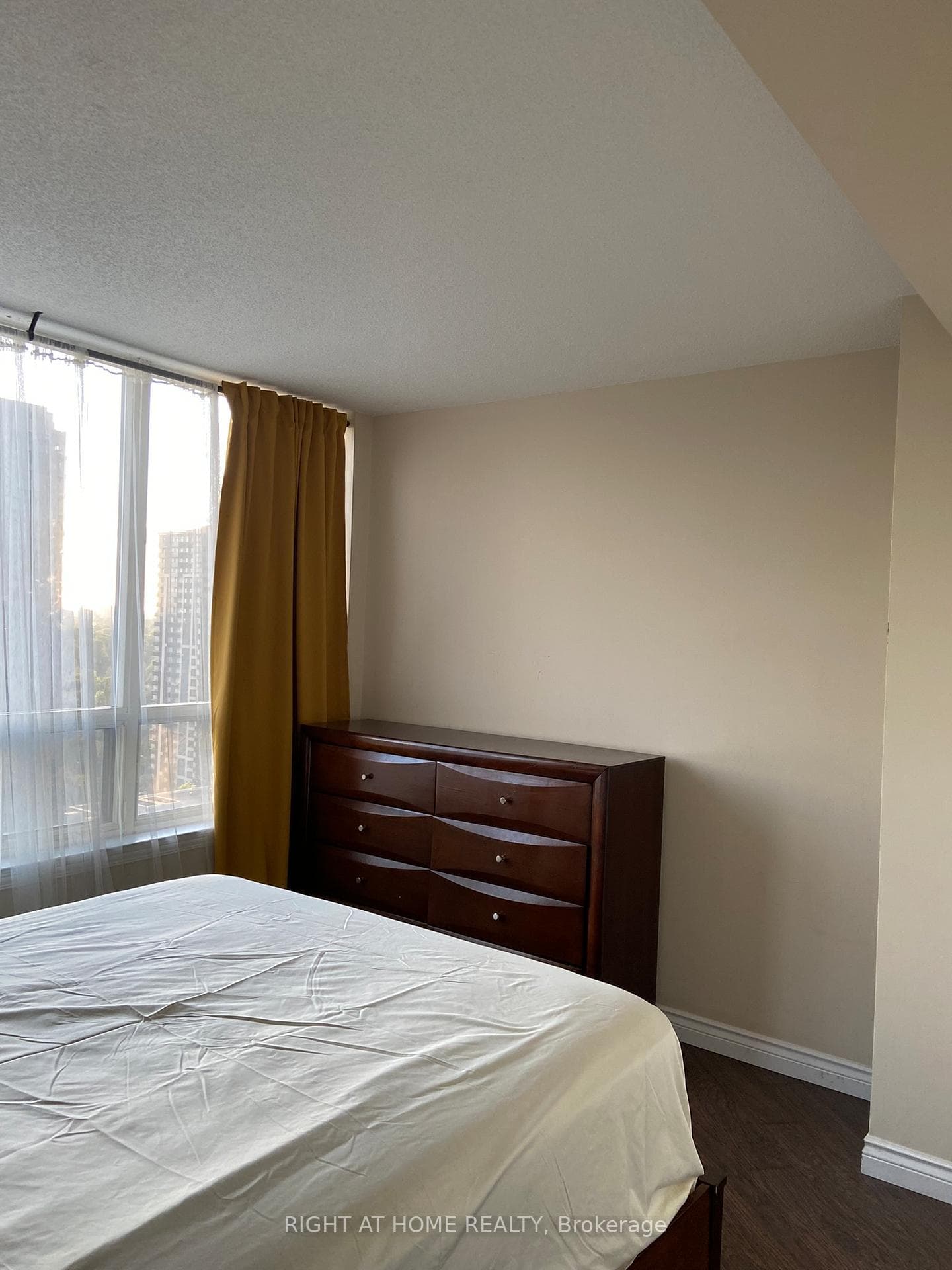 30 Greenfield Avenue Unit 2012 photo 13