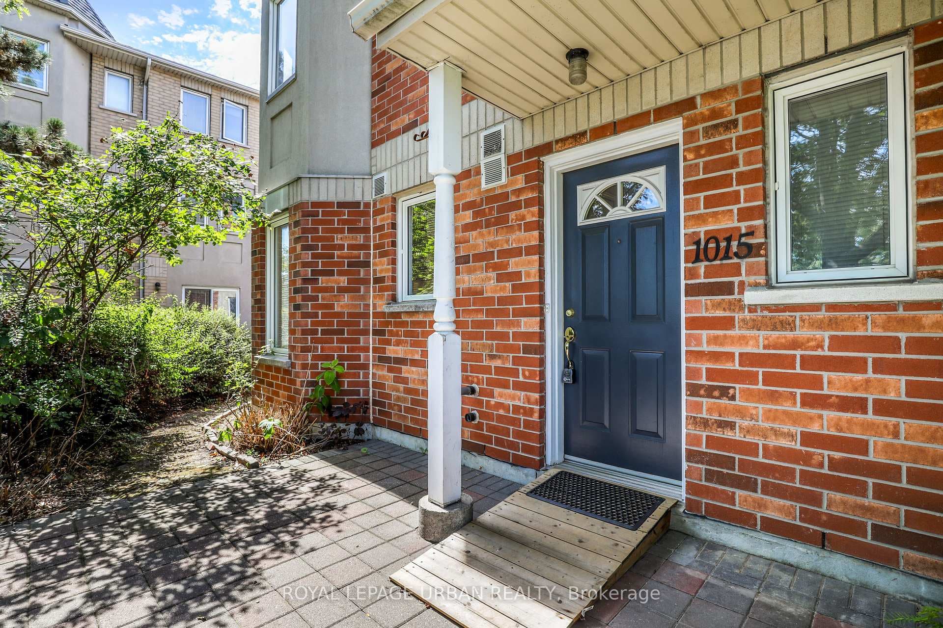 28 Rosebank Drive Unit 1015 photo 3