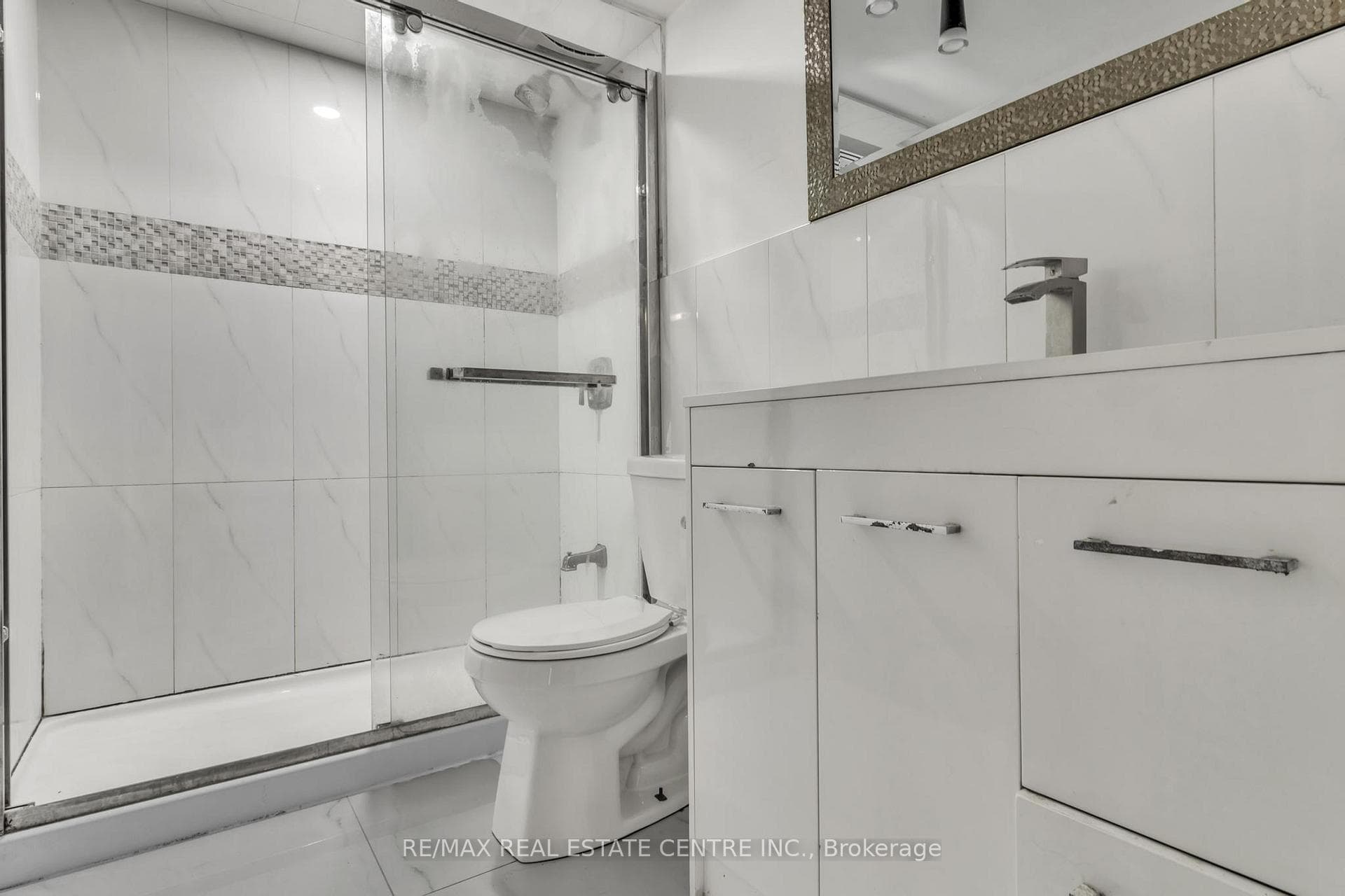 56 Hendricks Crescent photo 32