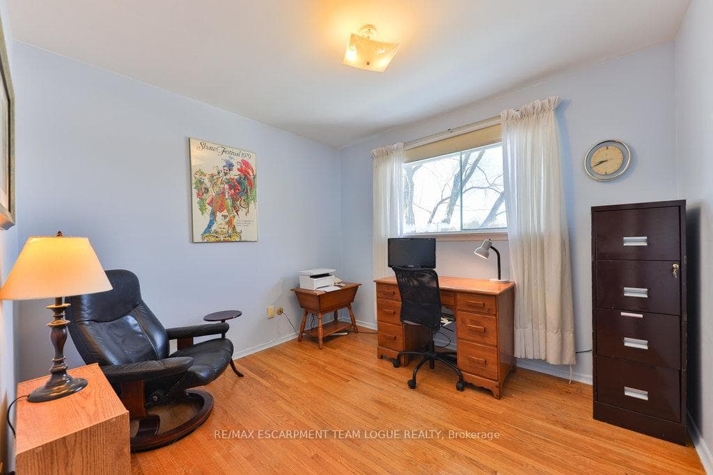 1292 Elgin Crescent photo 27