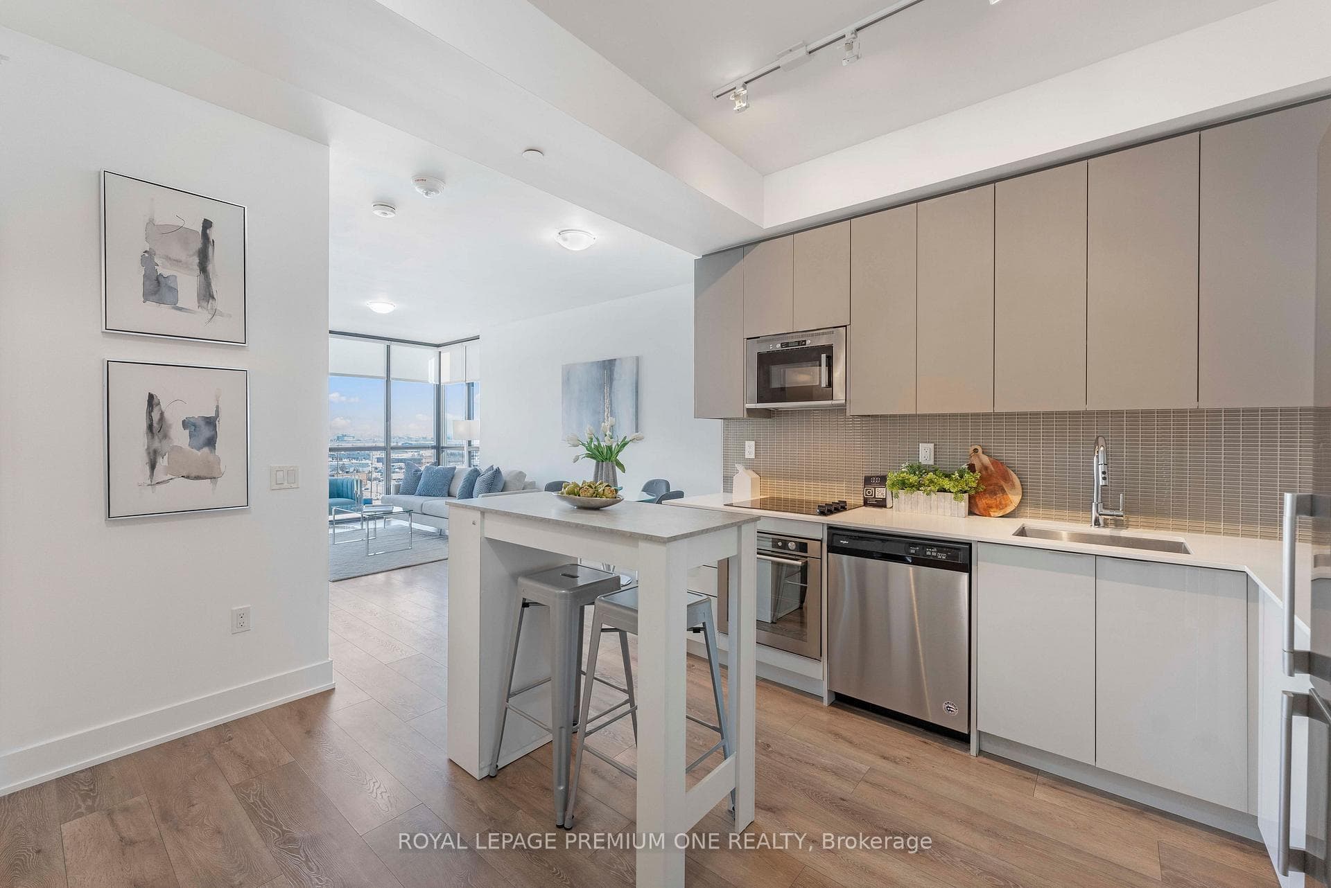 2908 Highway 7 Road Unit 901 photo 3
