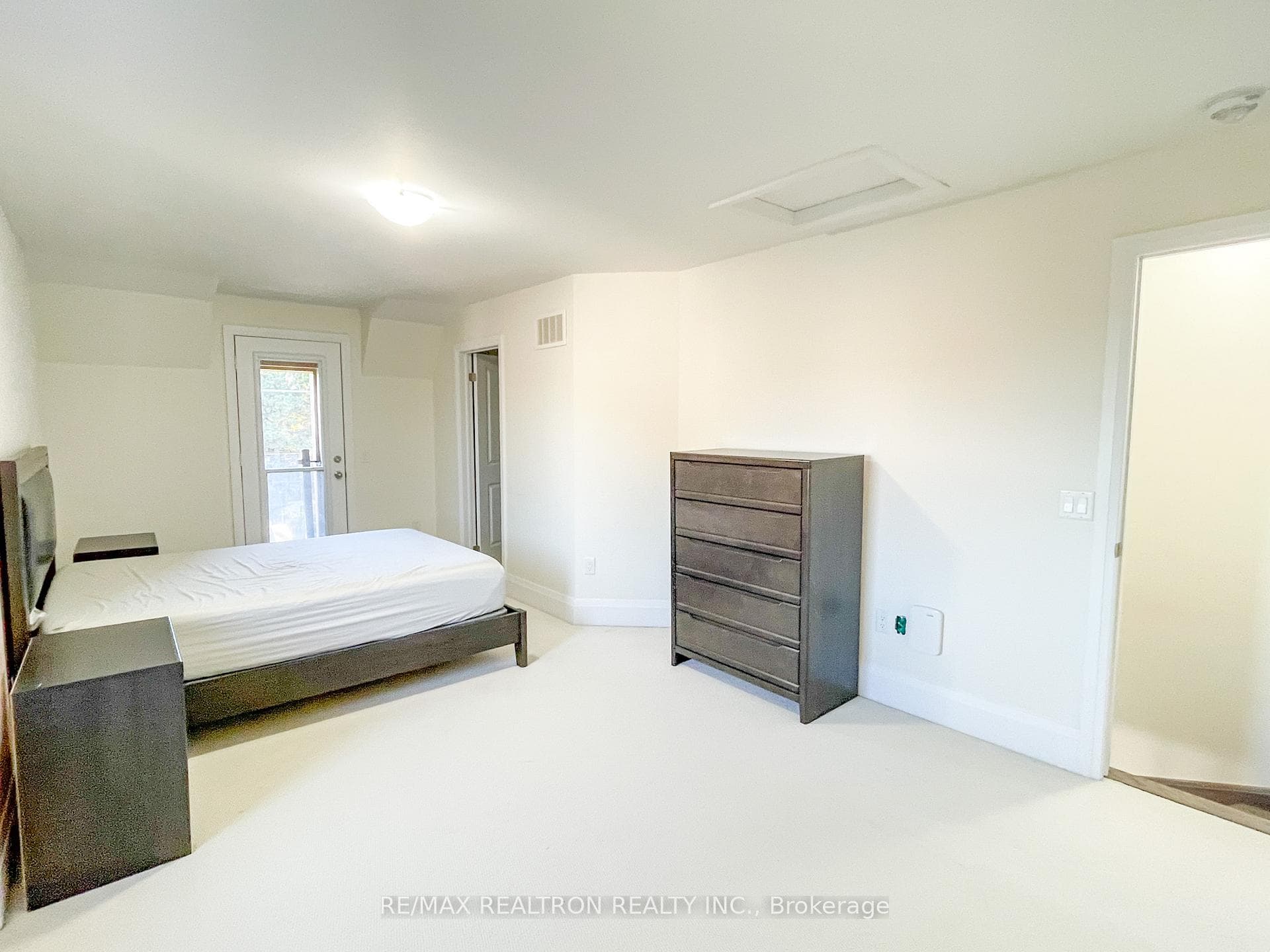 254 Finch Avenue photo 23