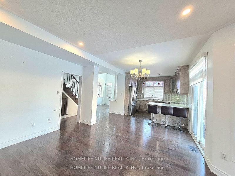 3866 Thomas Street photo 6
