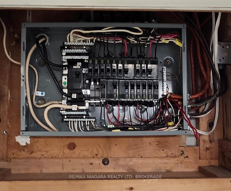 100 AMP Square D Breaker Panel