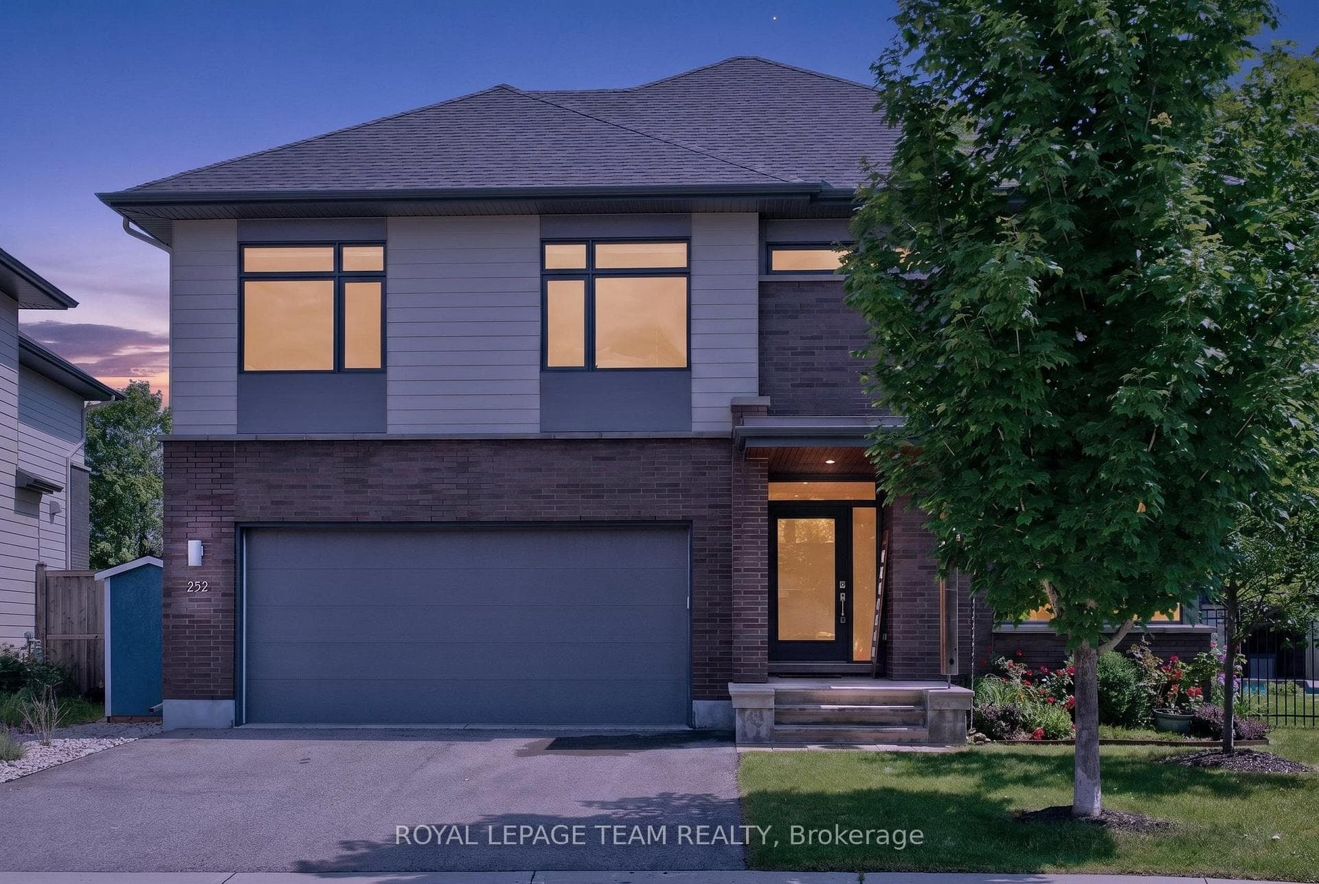 252 Sunnyridge Crescent photo 2