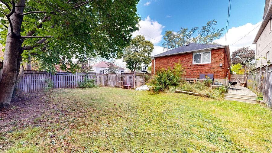 375 Lawrence Avenue photo 14