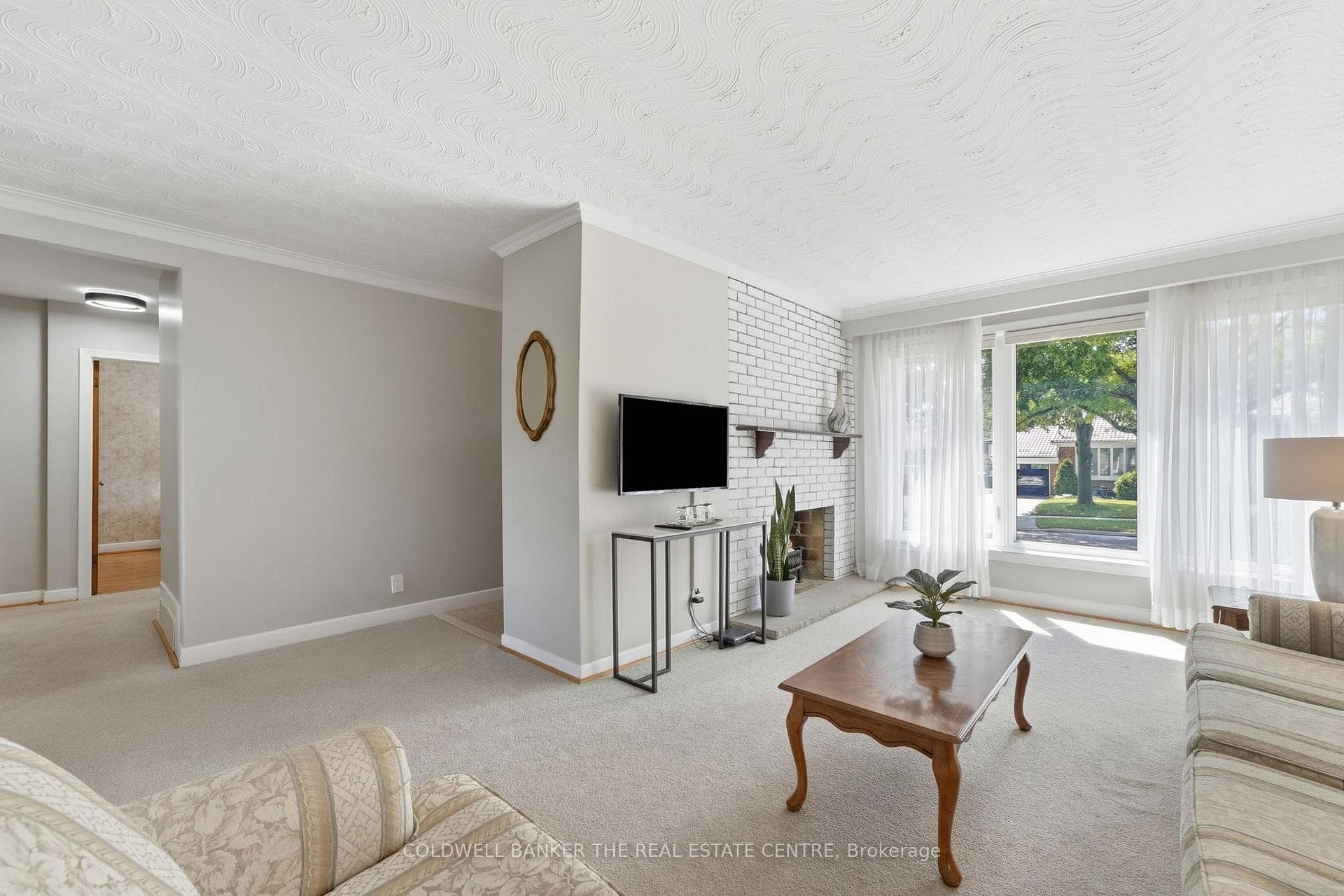 Living rm Large Window