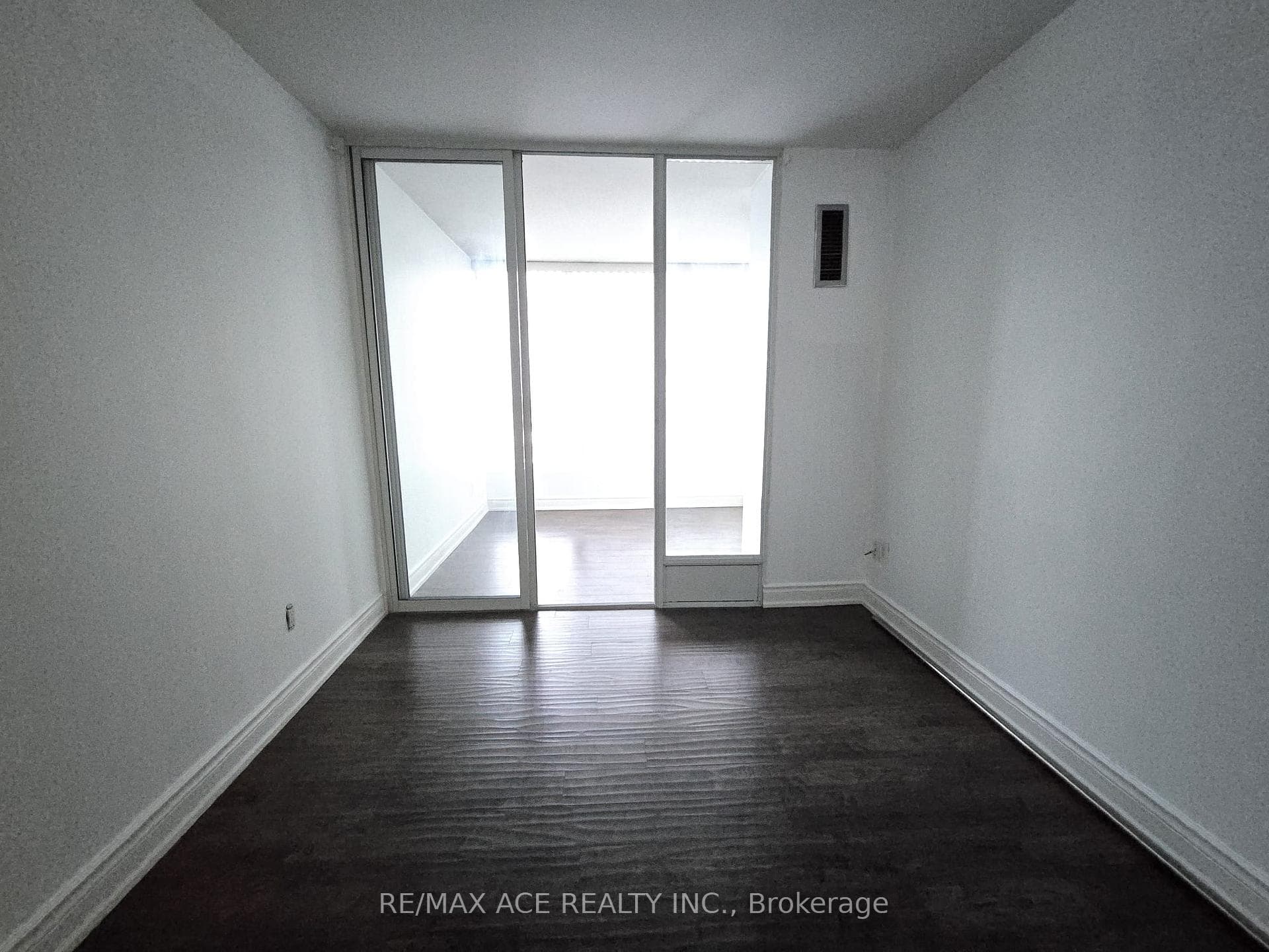 26 Hanover Road Unit 1402 photo 17