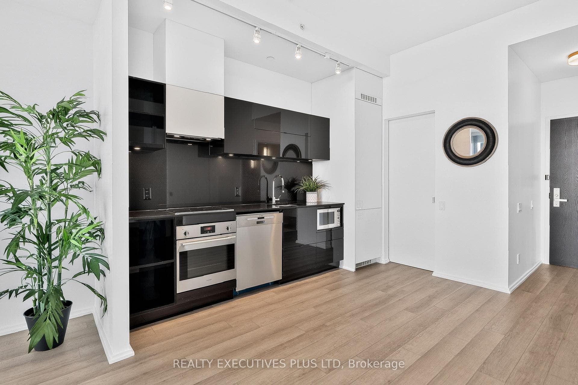 125 Peter Street Unit 3604 photo 13