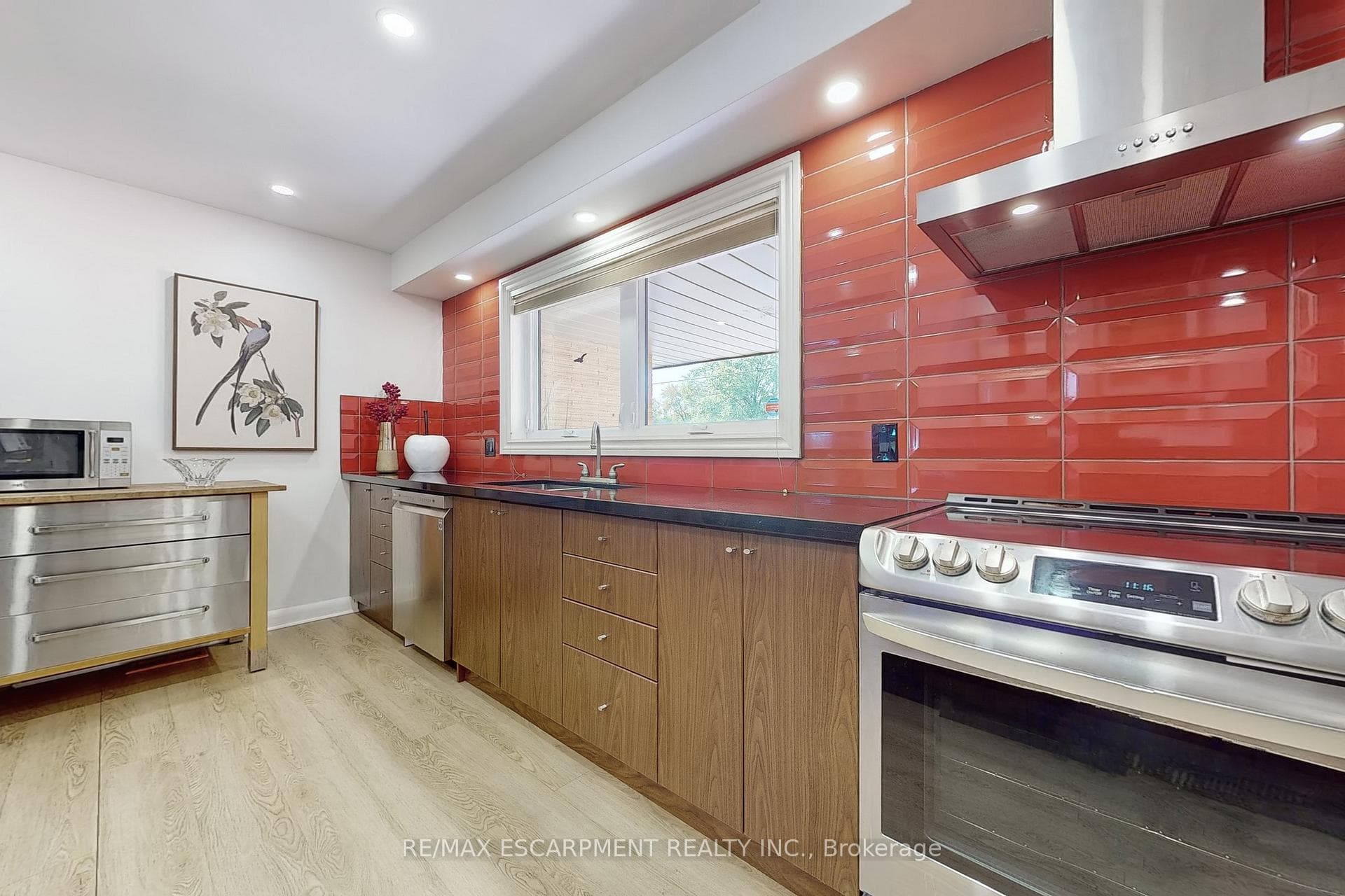 697 George Street photo 11