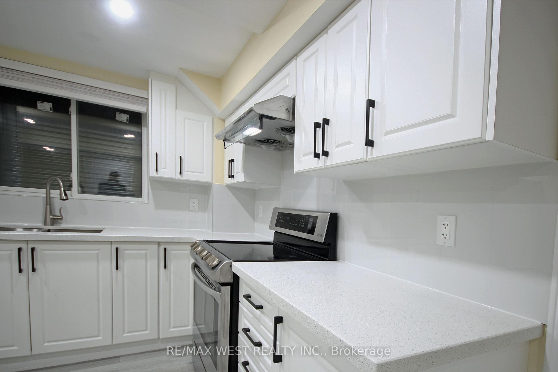 11 Rockrose Drive Unit Bsmnt photo 3
