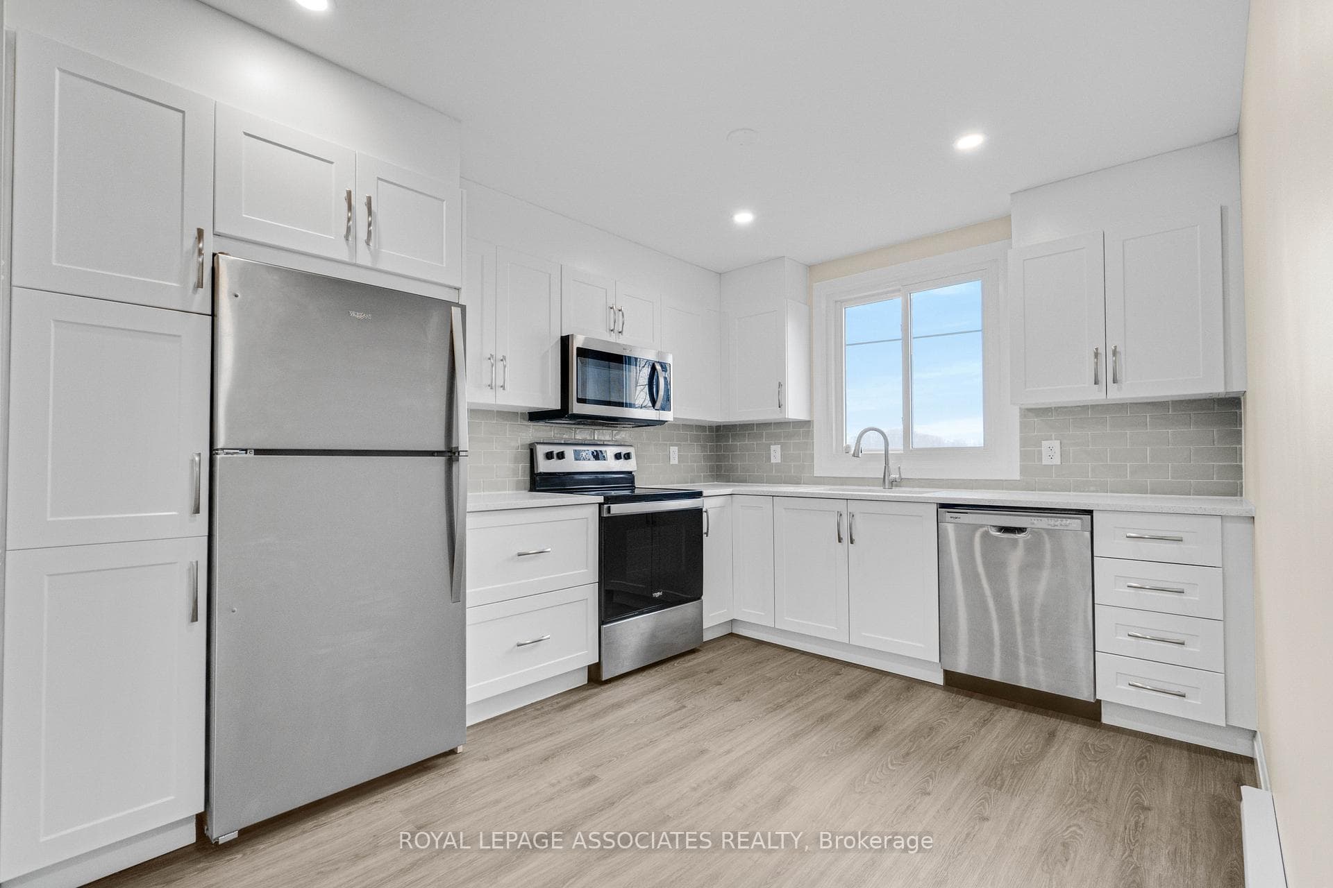 98 Sixth Avenue photo 12