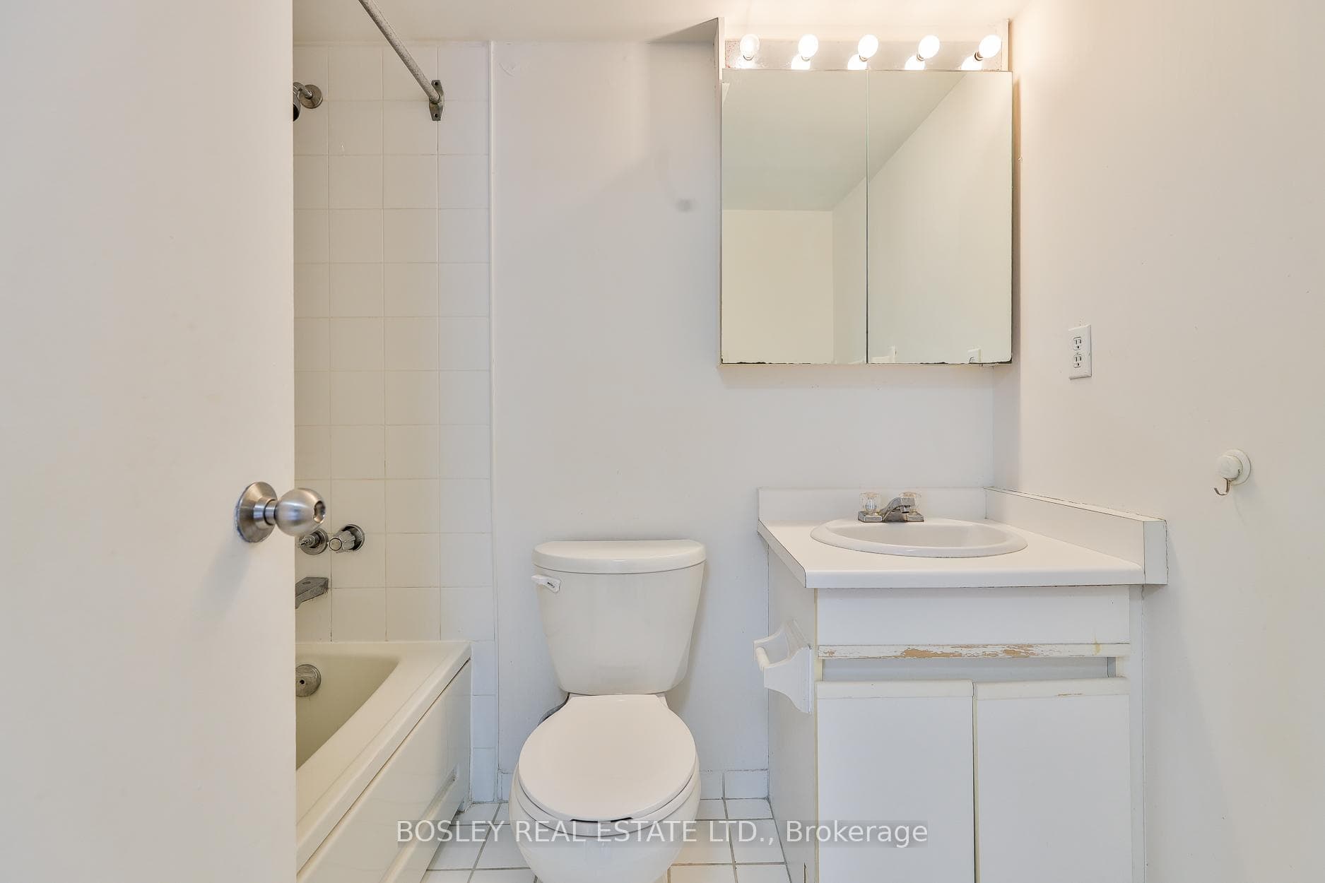 1001 Bay Street Unit 1304 photo 27
