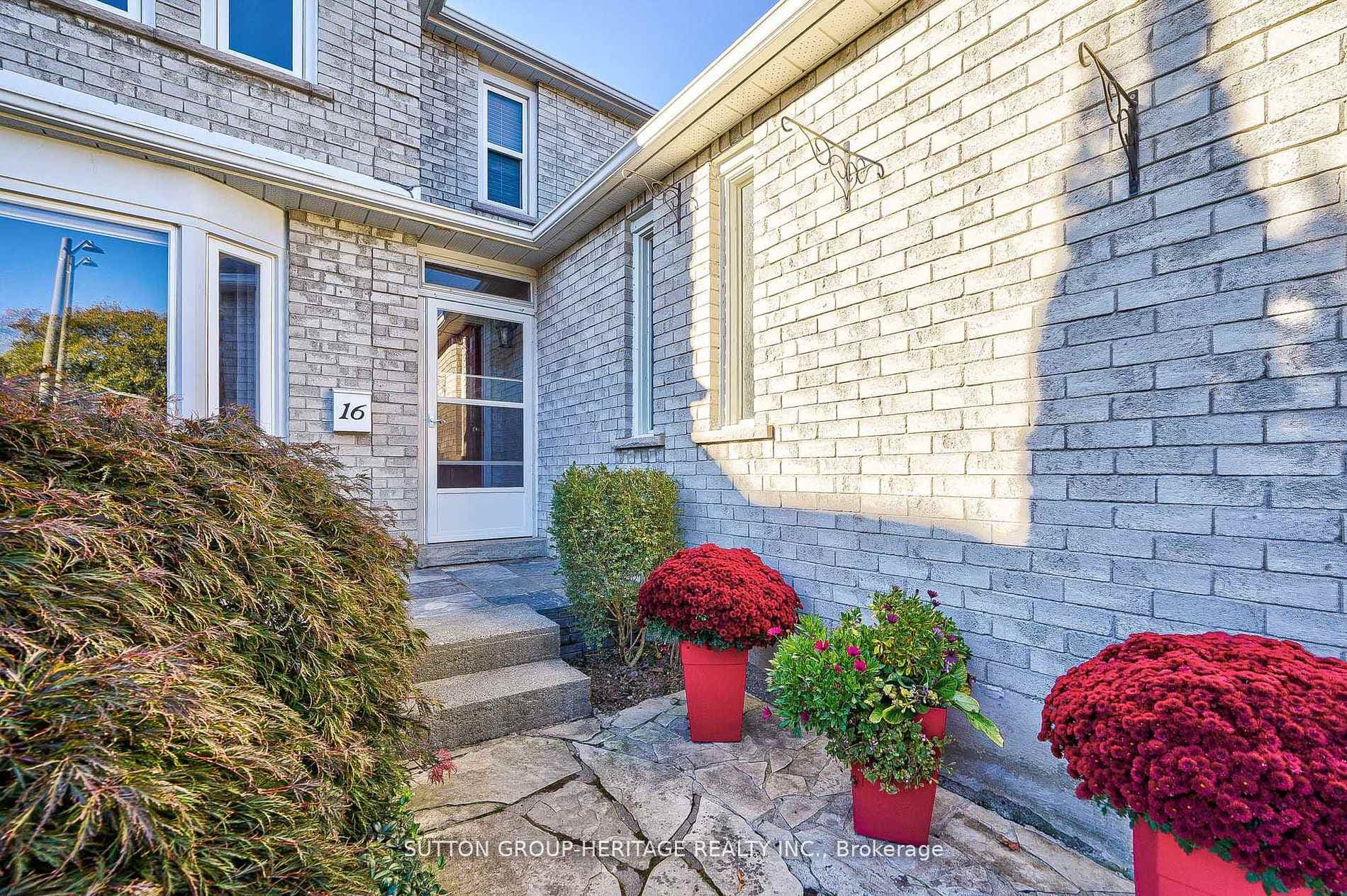 16 Dakin Drive photo 3