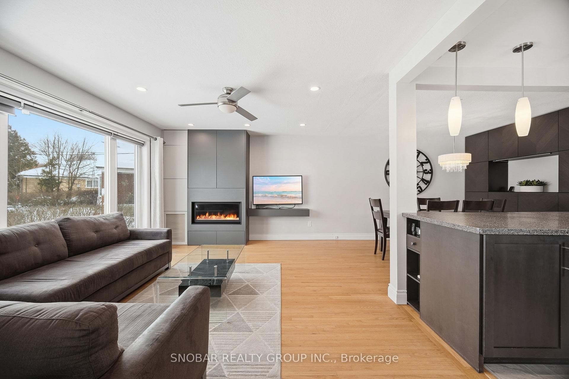 1301 Freeport Drive photo 2
