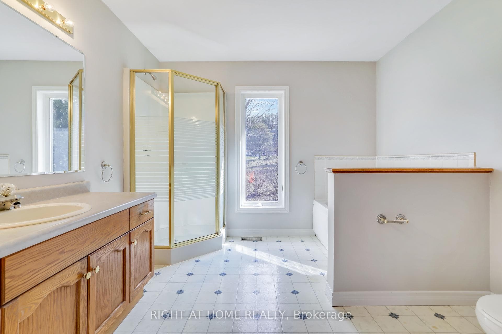 560 Davis Drive photo 28