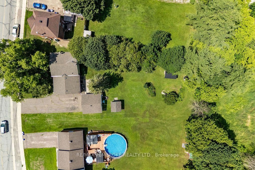 1656 Beachburg Road photo 41