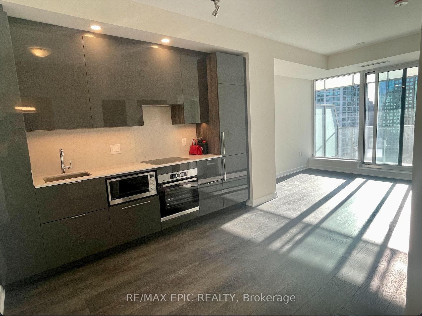 28 Freeland Street Unit 1503 photo 6