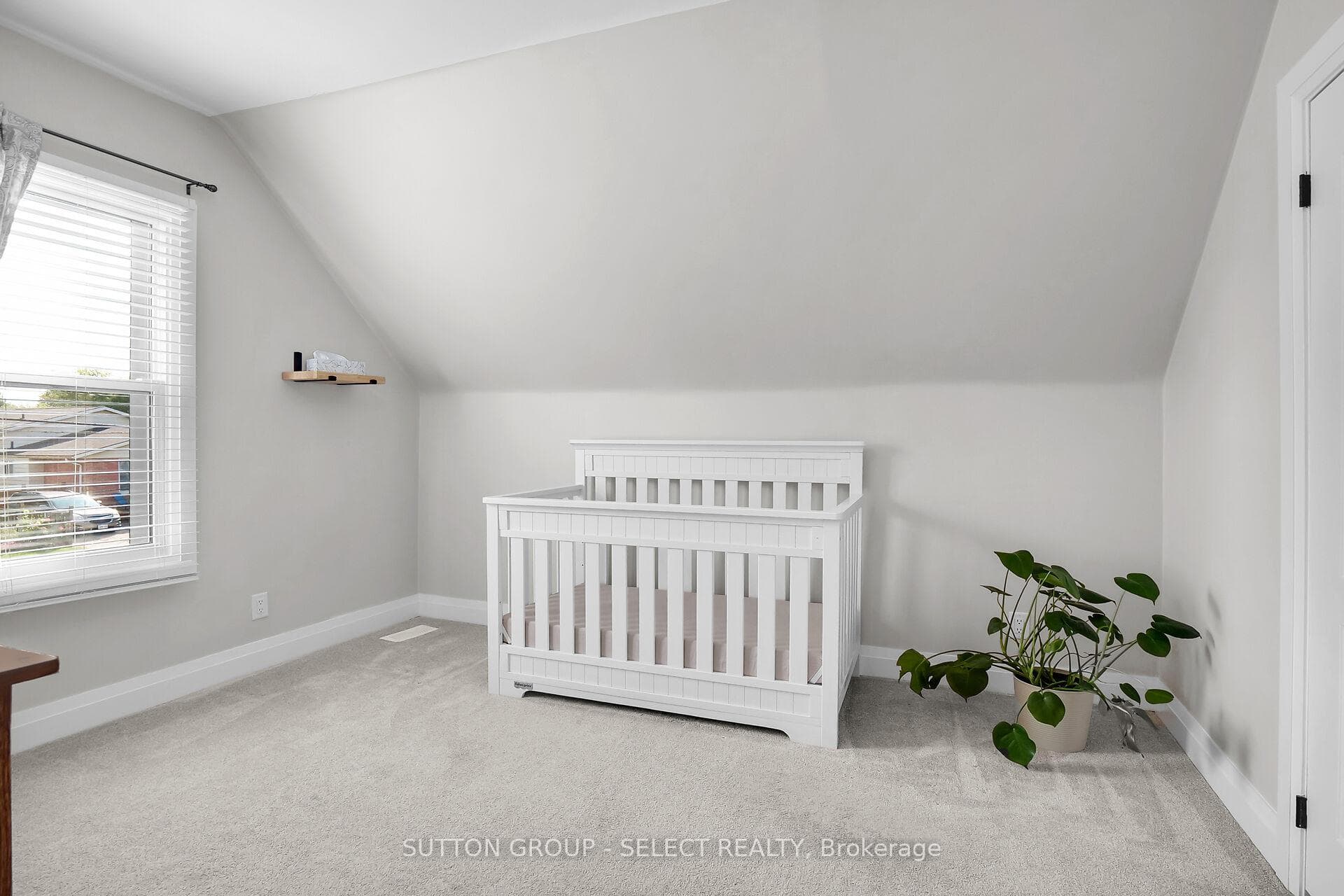 526 DEWAN Street photo 23