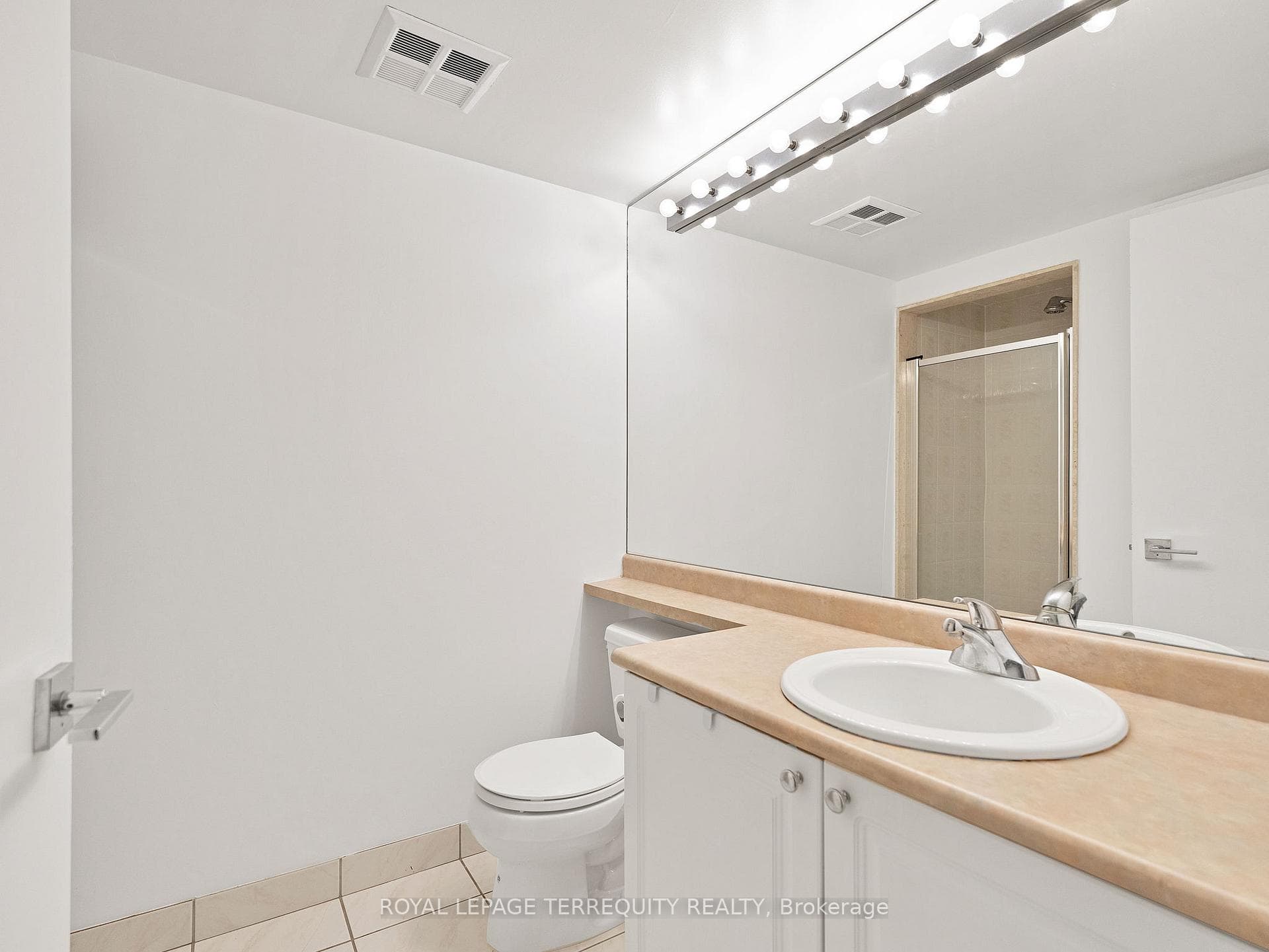 8 Park Road Unit 1601 photo 29