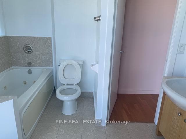 208 Queens Quay Unit 3411 photo 14