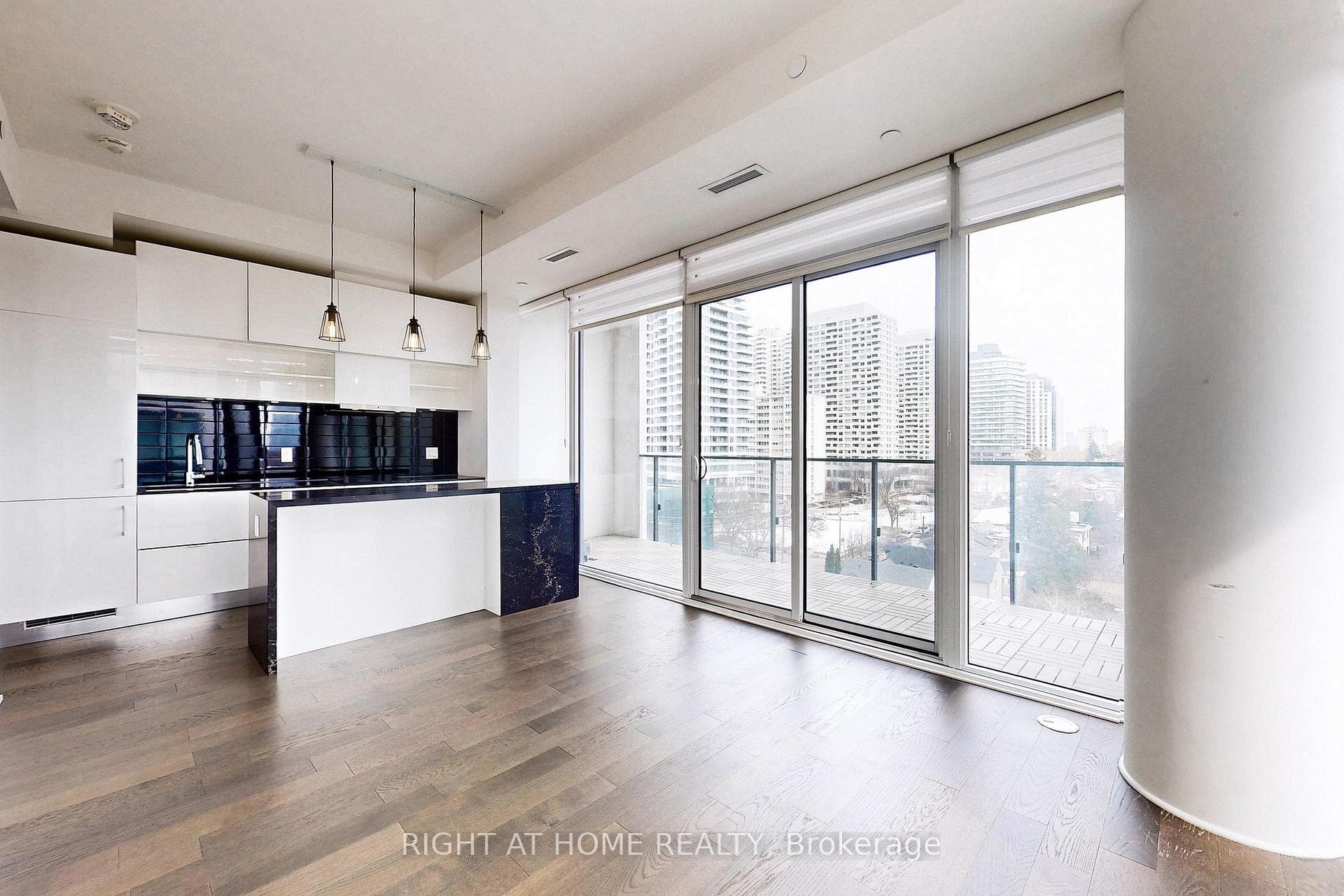 5 Soudan Avenue Unit 905 photo 2