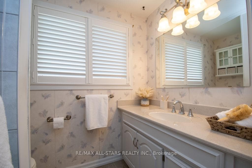 787 Arden Court photo 32