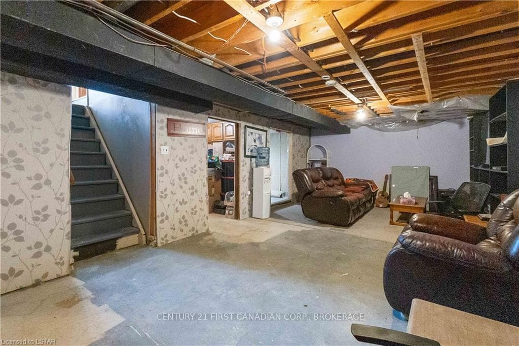 95 KINBURN Crescent photo 16