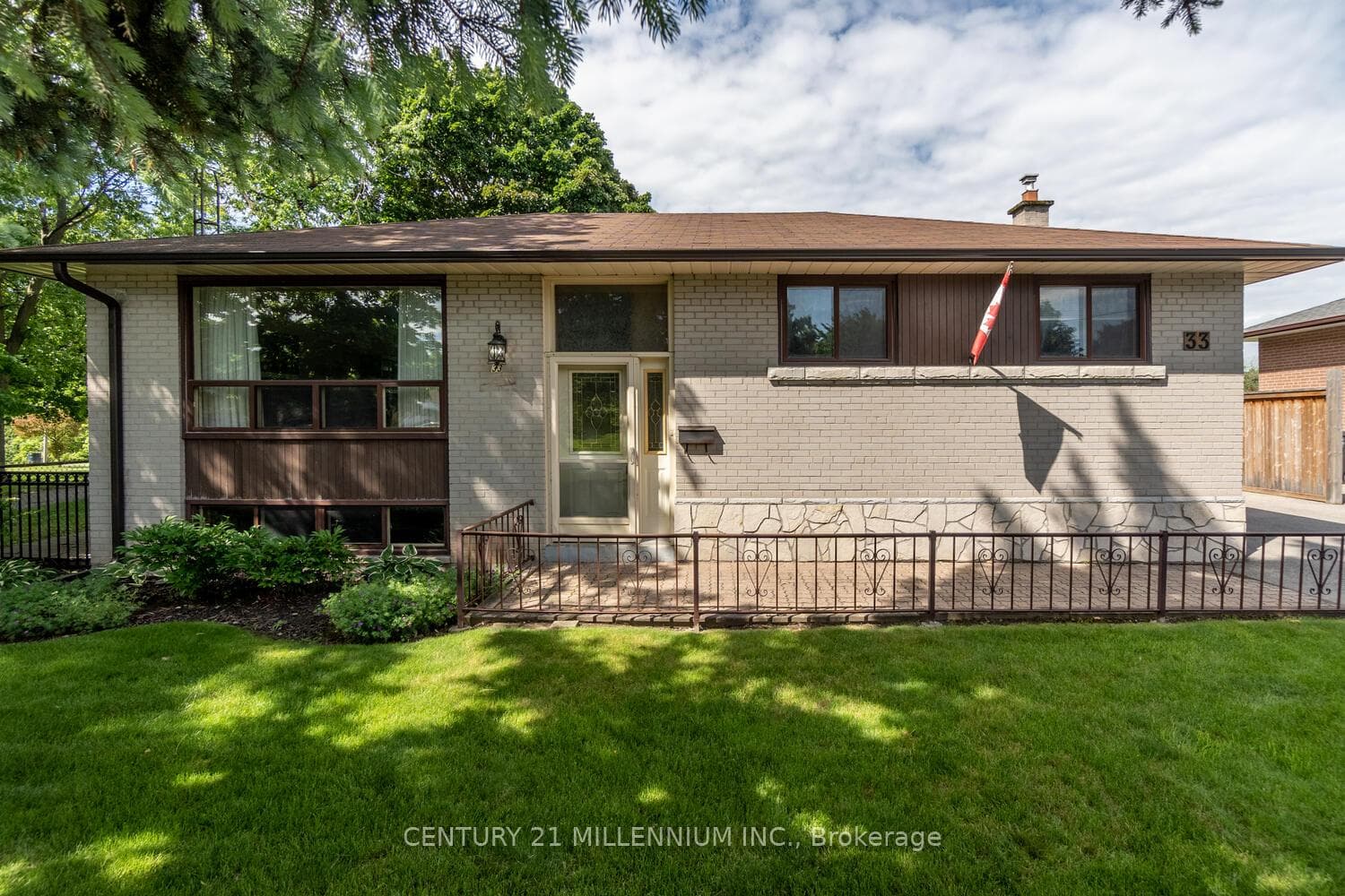 33 Alexandria Crescent photo 1